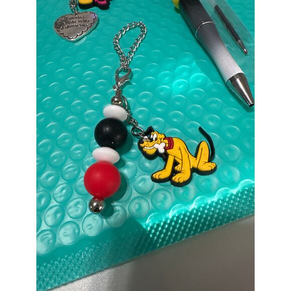 Mickey & Minnie Mouse 5 pc charm set. 
Key Chain, pen,cup,cell phone & bag charm - Picture 5 of 8
